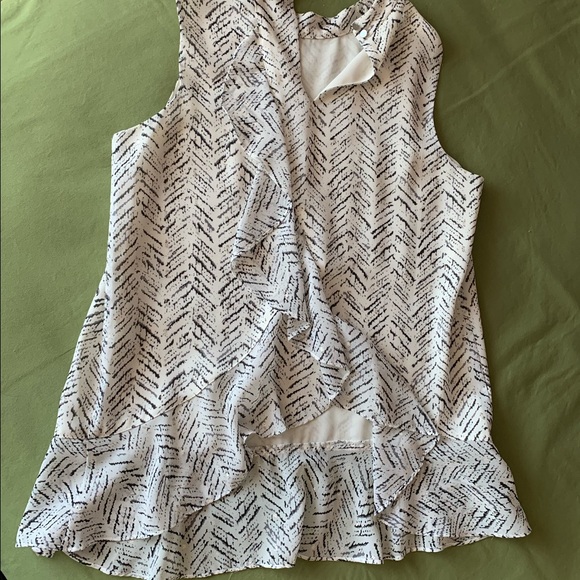 Ellen Tracy Cross Back Metallic Clip Shell - Picture 4 of 7